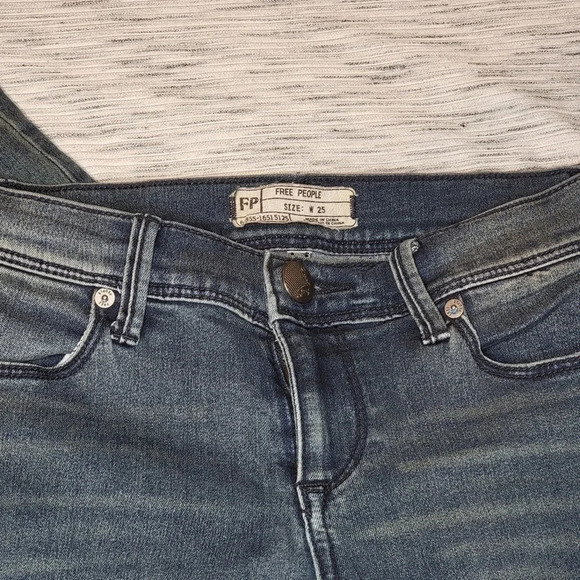 FREE PEOPLE Women's Dark Wash Low Rise Skinny Jeans 25 - Picture 3 of 14